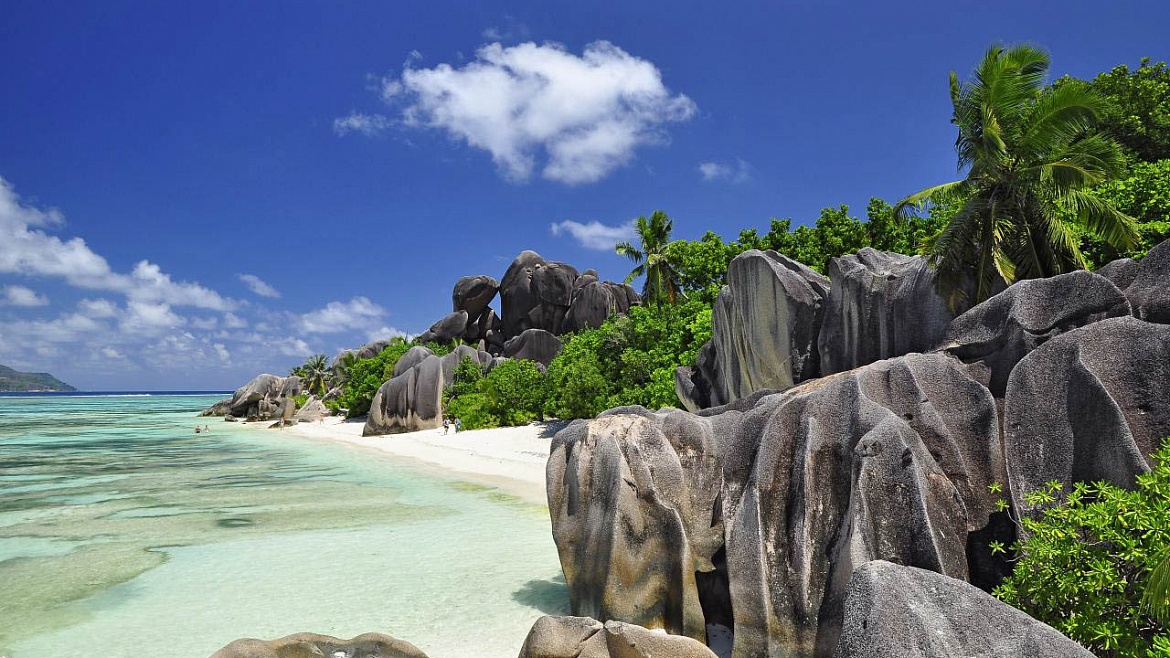 �. �� ��� (La Digue)